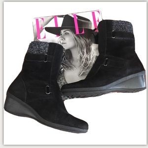 Aquatalia Weatherproof Suede Boots EUC 6 EUC $395